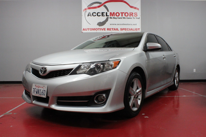 2014 Toyota Camry SE 低走行の大人気セダン車!