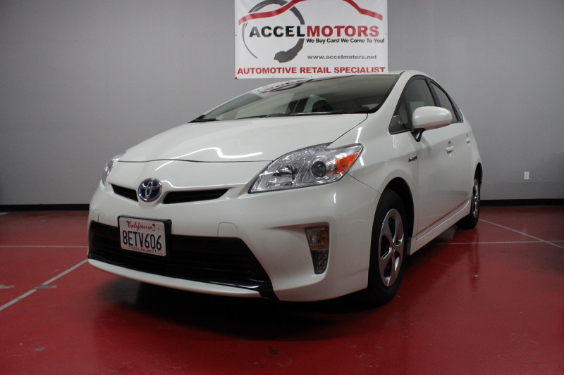 2015 Toyota Prius 低走行の1台!