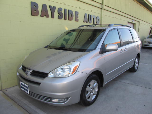 2004 Toyota SIENNA XLE