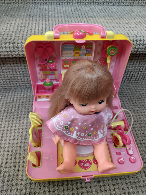 ロサンゼルスタウン クラシファイド メルちゃん お人形と美容室 ホールド中